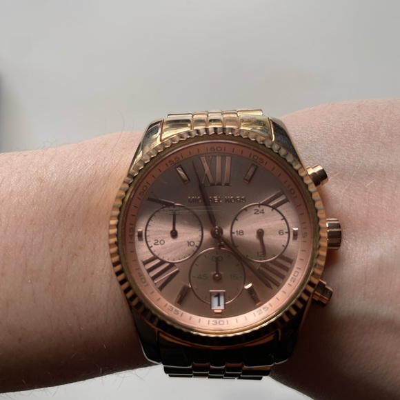 Michael Kors Rose Gold watch - Picture 6 of 9